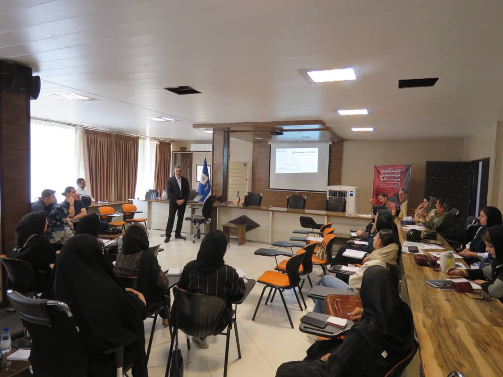 دوره آموزشی فرش نفیس آفرینش برای فروشندگان فرش دستباف